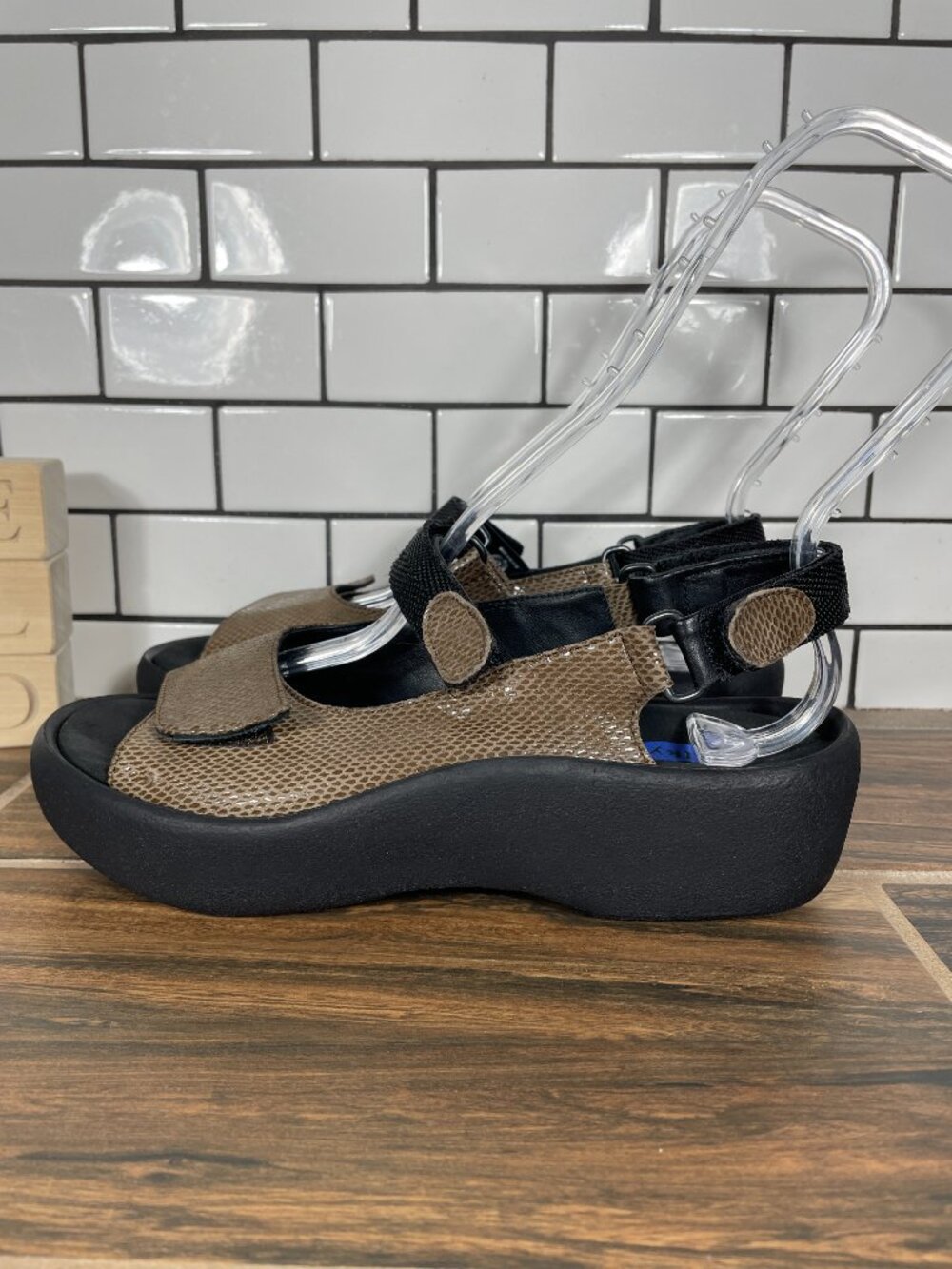 Wolky Jewel Shoes Womens Size EU 39 Beige Snake Print Leather Platform Sandal